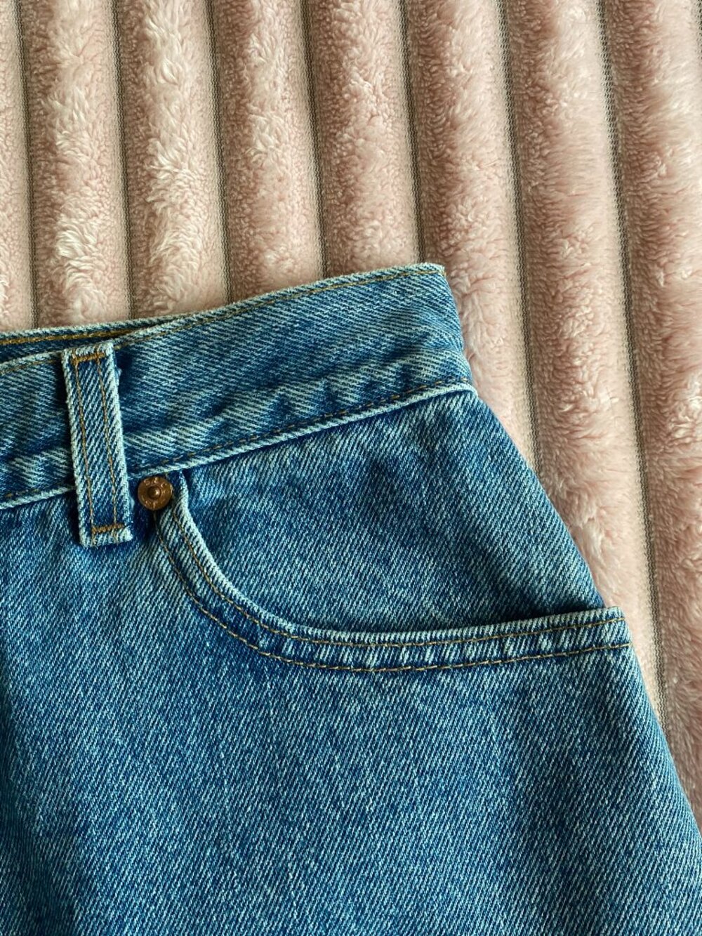 Levis 550 Distressed Shorts